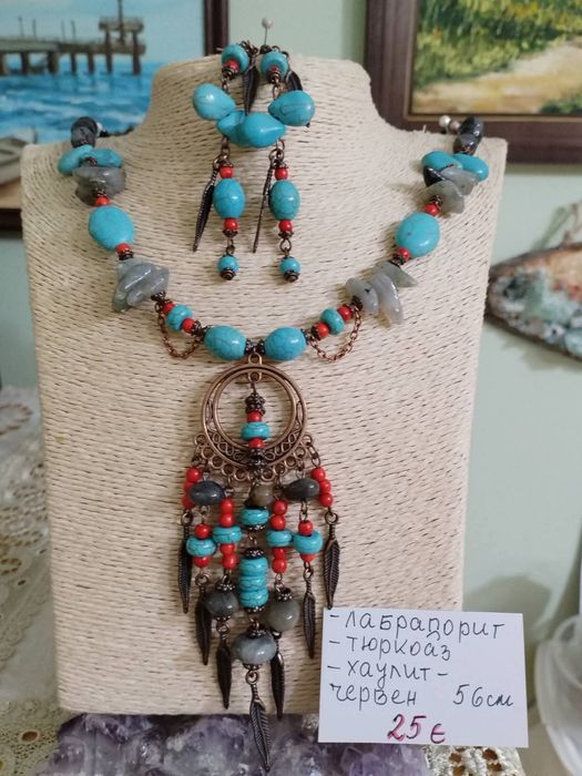 Бижута от естествени камъни