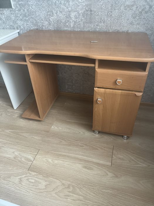 Стол для компьютера