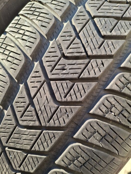 4 Anvelope de iarnă 235 60 r18 Pirelli