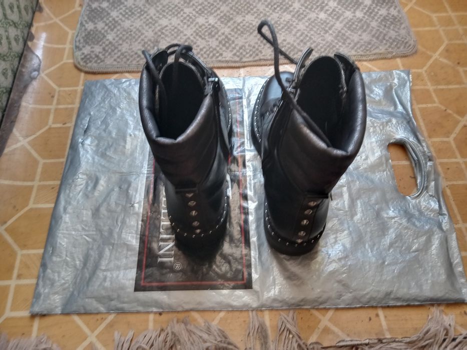 Дамски боти чисто нови от изкуствена кожа