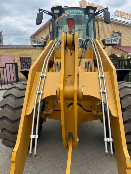 Фронтальный погрузчик HORN 942