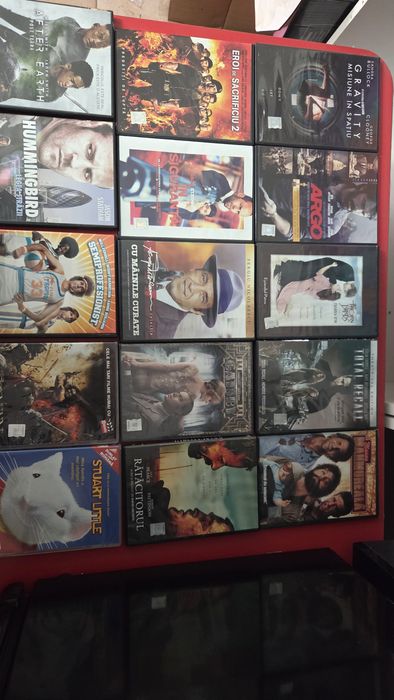 Vand colectie 60 DVD uri filme (35) si desene animate (25) originale