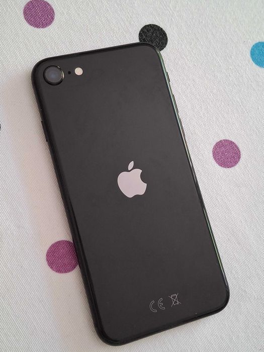 iPhone SE 2020 128 GB черен отлично състояние