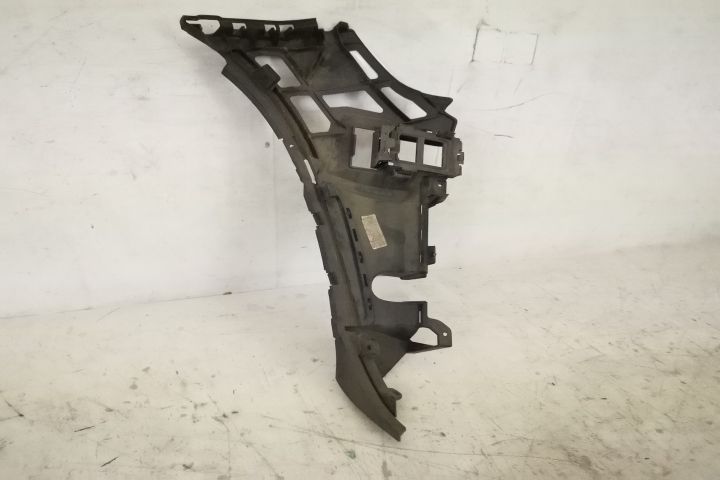 Ляв преден държач на броня Оригинален В добро състояние AMG Мерцедес-Б