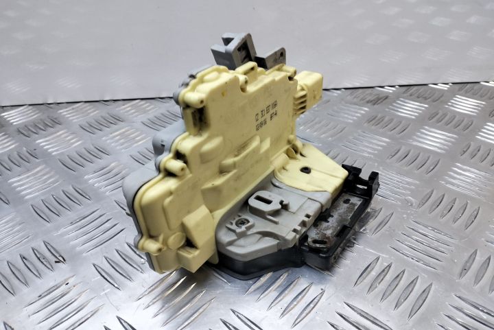 Broasca usa  dreapta fata  3C1837016A Volkswagen VW Passat B6