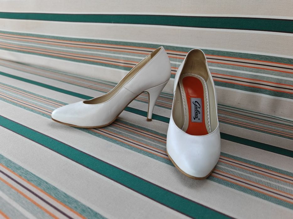 Pantofi cu toc purtati o singura data