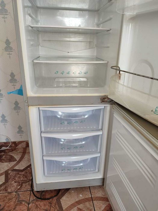 Холодильник Samsung