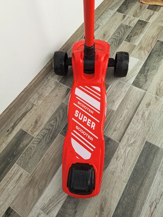 Vând trotineta Monster Truck Action One