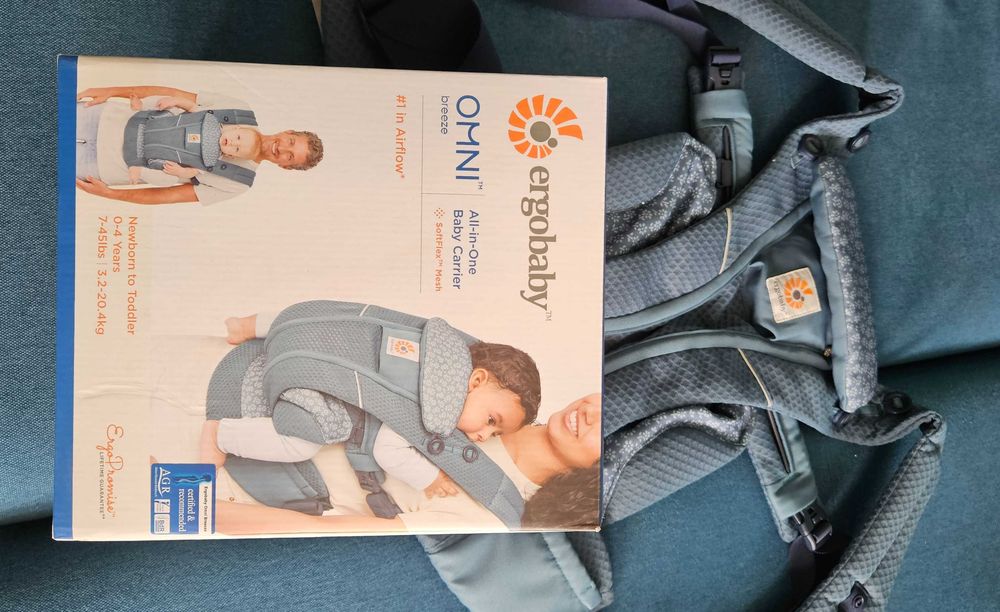 Ergobaby Omni Breeze Blue Daisies – ергономична раница за бебе
