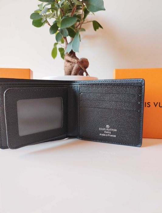 Louis Vuitton портфейли черни