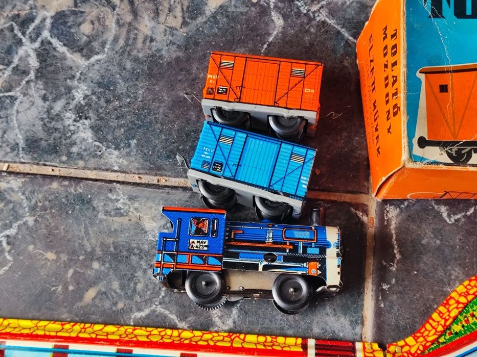 ламаринена играчка влакче