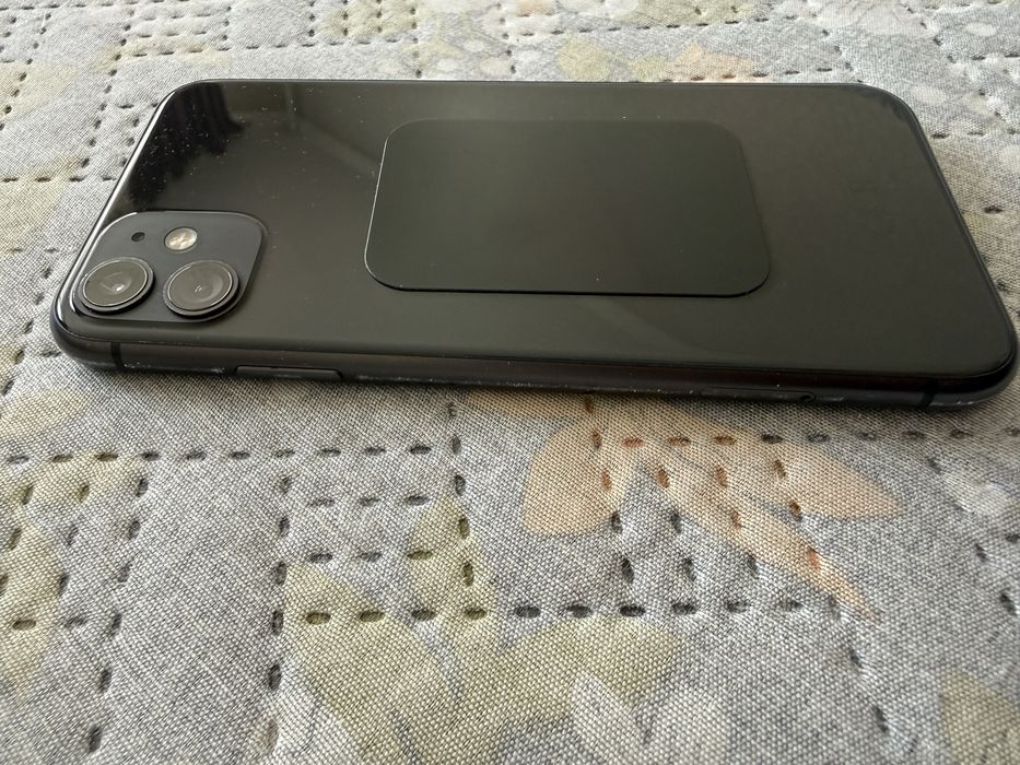 Продаю Айфон 11 черного цвета