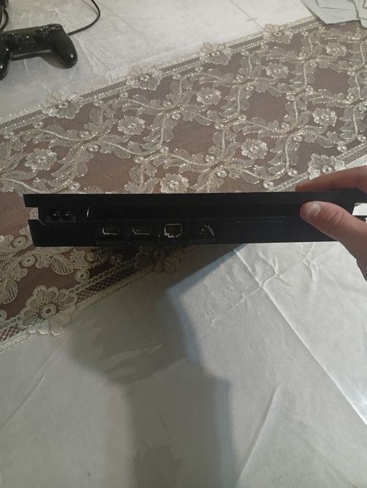 Продается playstation 4 slim память 500гб в хорошем состоянии