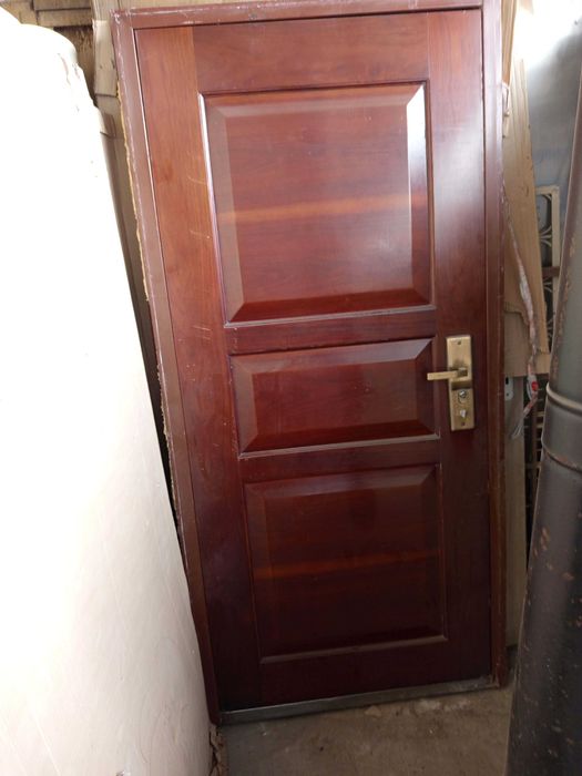 Блиндирана входна врата