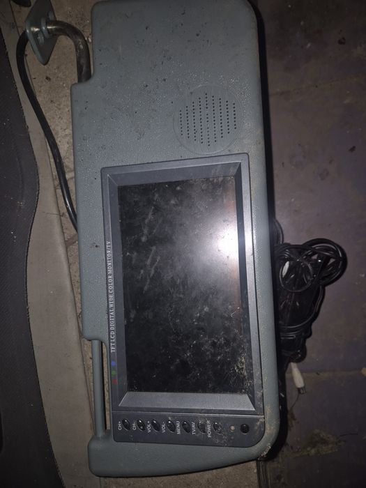 Parasolar auto cu monitor LCD TFT de 7 inch și funcție de TV/AV