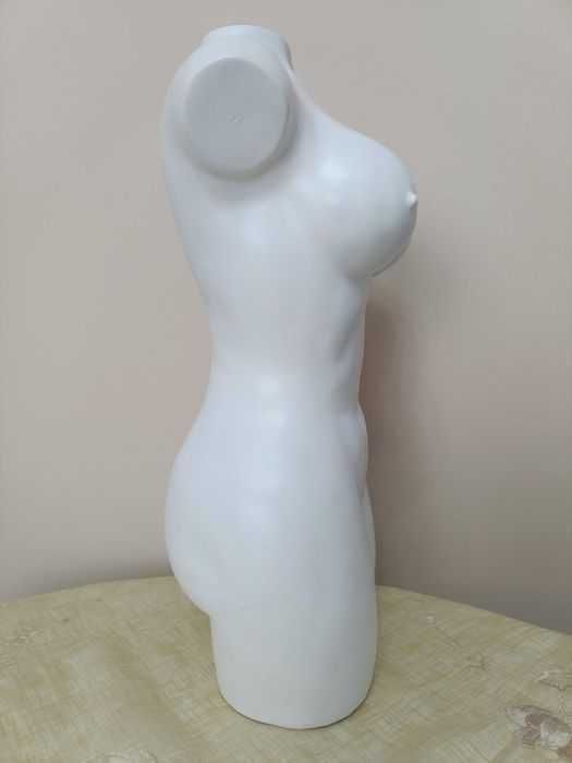 Statueta Nouă mare damă sau bărbați
