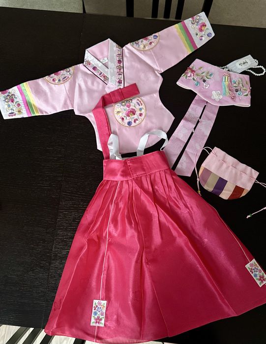 ПРОДАМ НОВЫЙ Корейский Ханбок для девочки