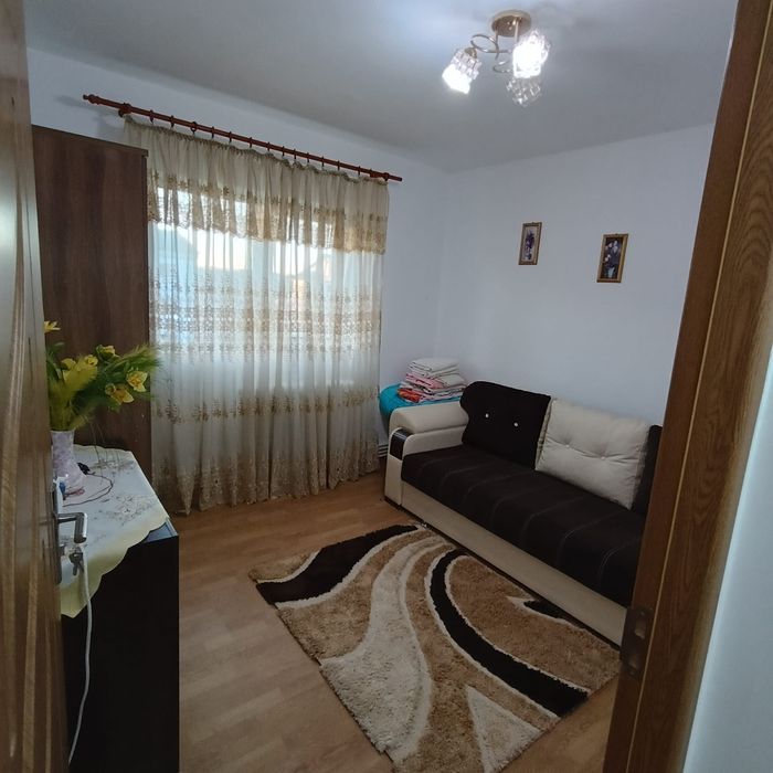 Vând apartament 3 camere
