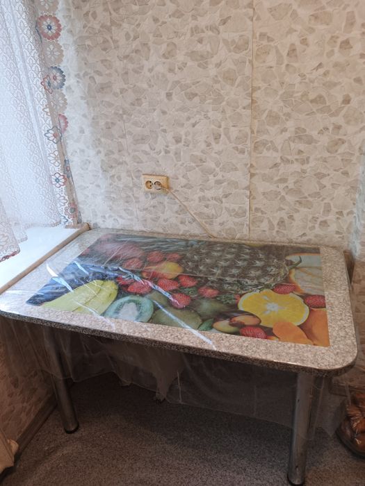 Кухонный столик б/у