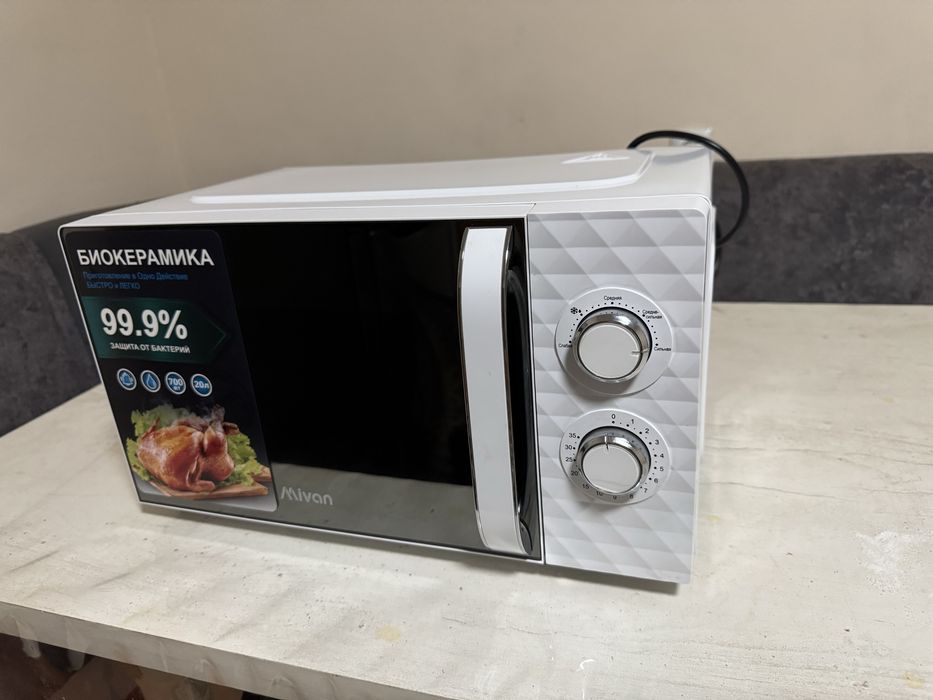 Микроволновая печь белая Mivan