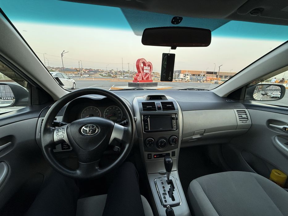 TOYOTA каролла 2013 1.8 автомат