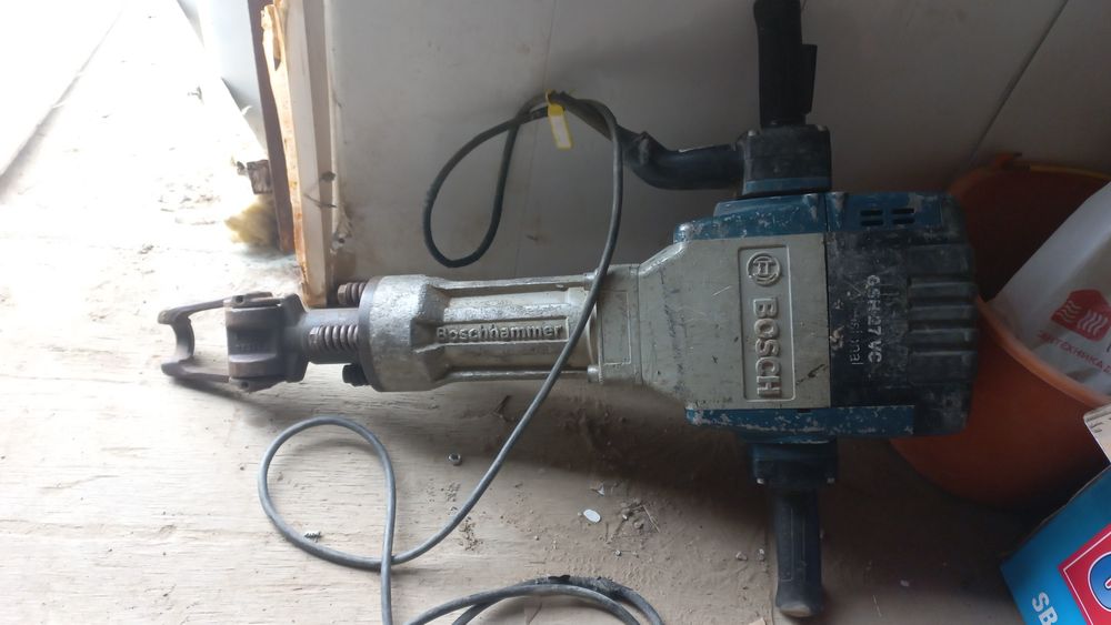 Bosch одбойник GSH27VC