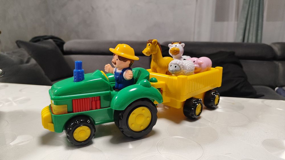 Музикален трактор с животни