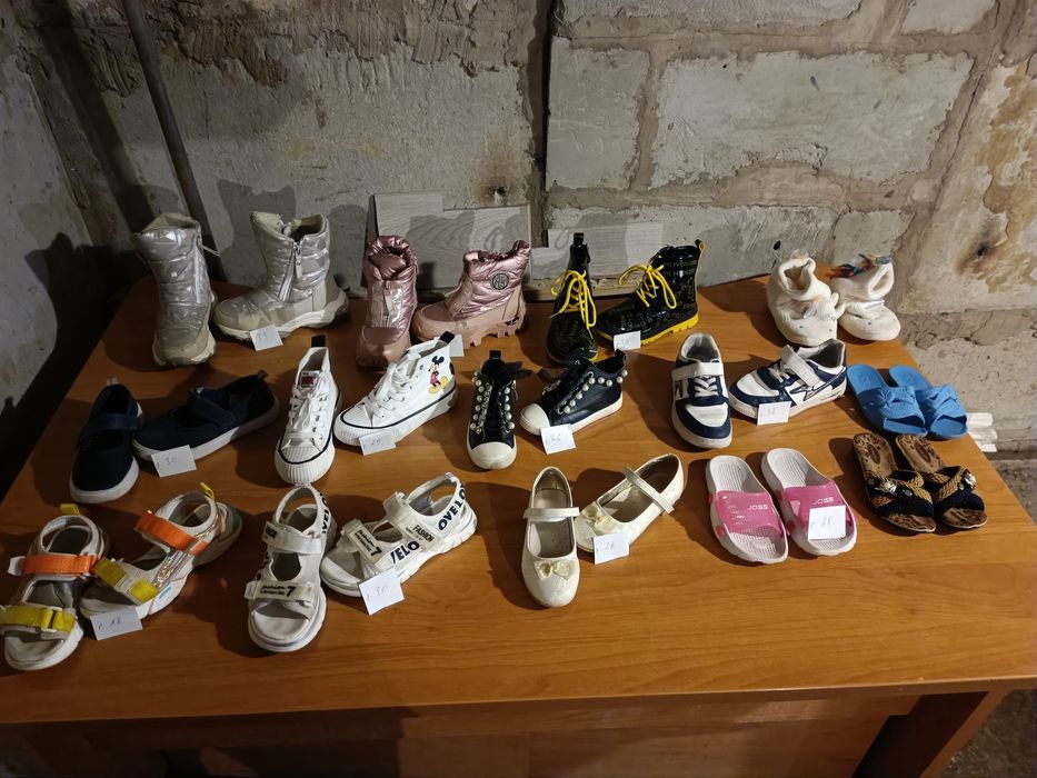 Продам детскую обувь