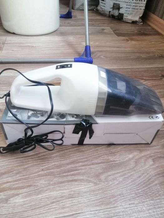 Автомобильный пылесос