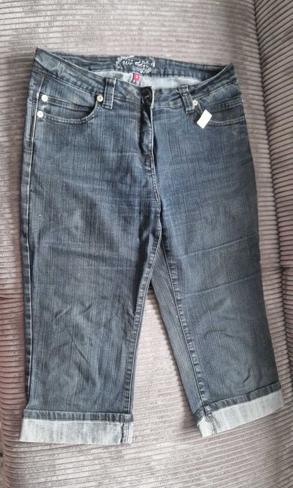 Donez 3 perechi de pantaloni trei sfert marimea 42