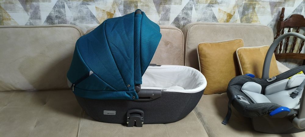Бебешка количка със зимен и летен кош