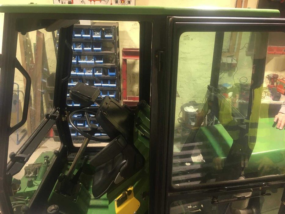 Tractor de tuns iarba
