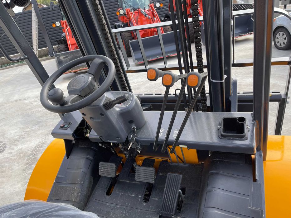 Motostivuitor / Stivuitor NOU Pentru Teren Accidentat 3,5t Diesel STOC