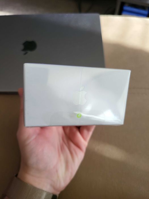 Iphone 8 silver 64GB нов, фабрично запечатан, рядък