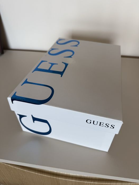 Токчета Guess