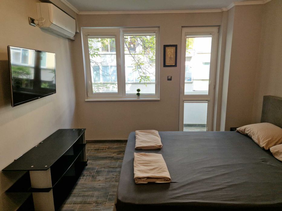 Дава се под наем Двустаен апартамент в Бургас, Център - 55 кв.м за 408 € - Снимка #8