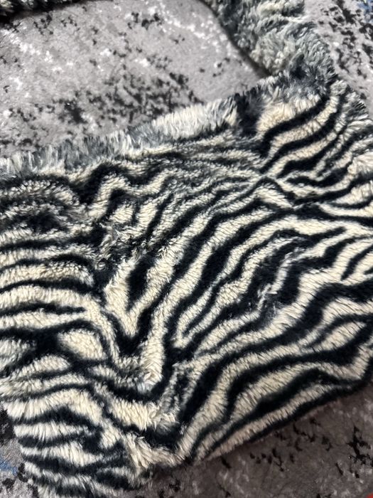 Необычная мягкая сумка с анималистичным узором