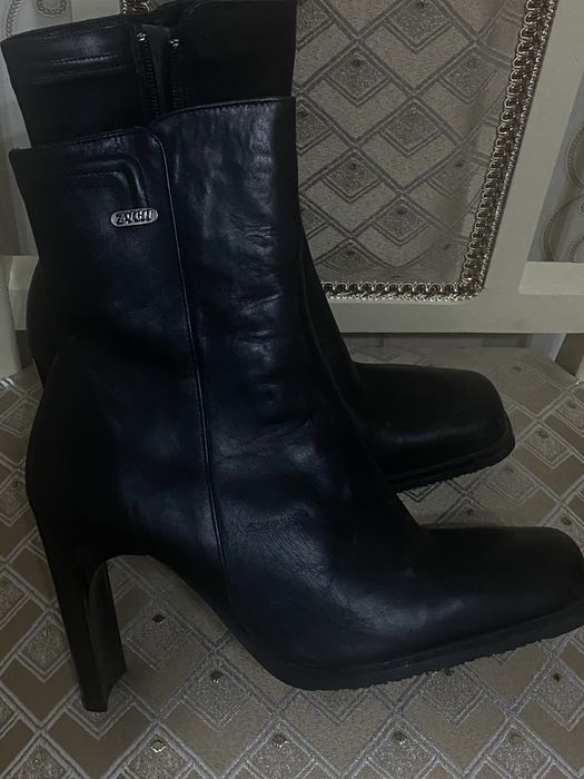 Сапоги изнатуральной кожи рр 38,35