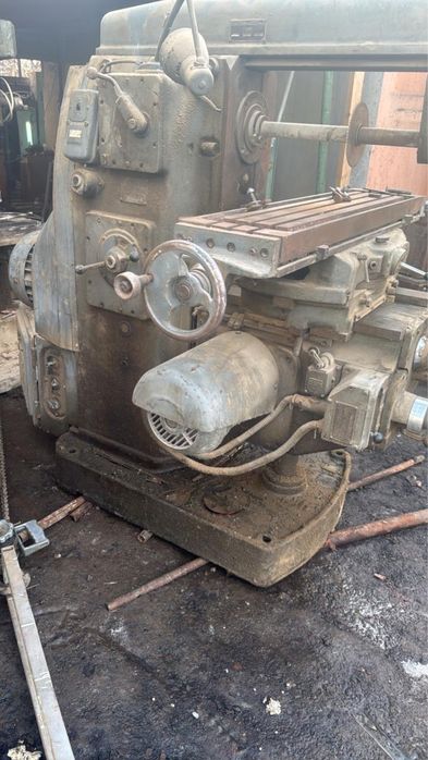 Горизонтальный фрезерный станок