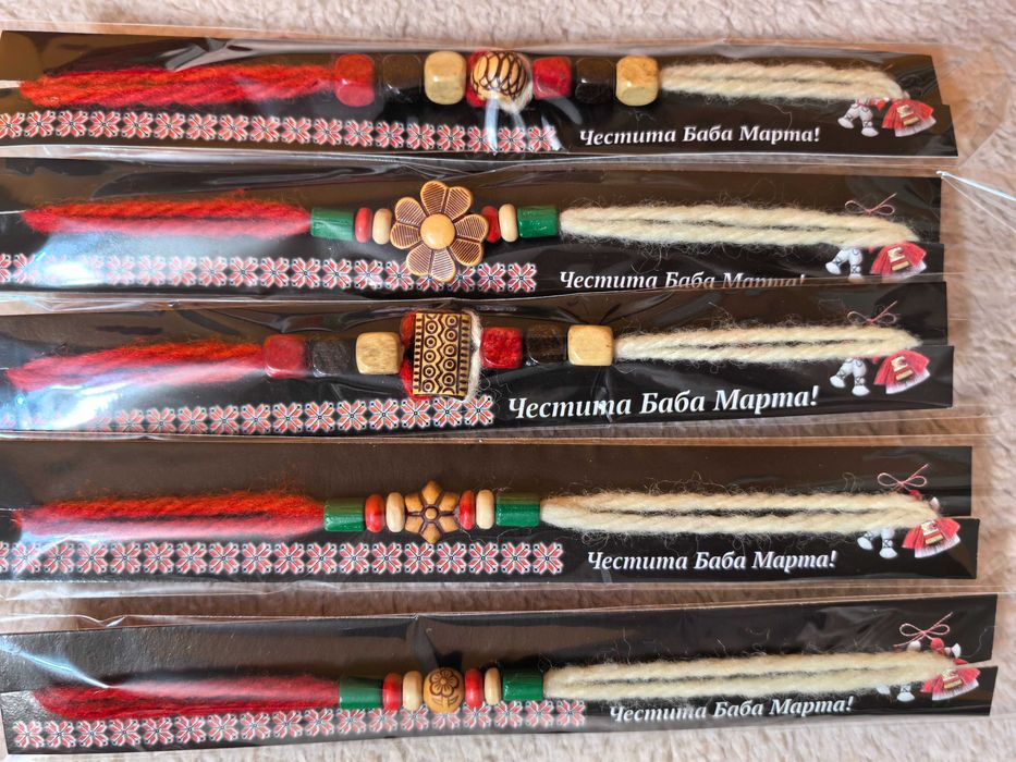 Продавам мартеници ръчно изработени