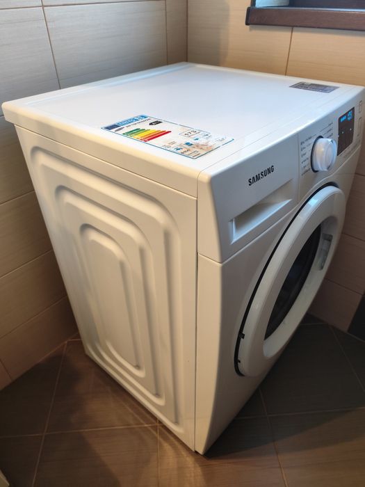 Mașină de spălat cu încărcare frontală