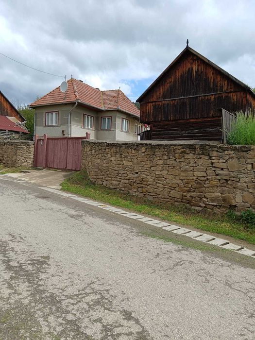 casă familială cu curte și grădină