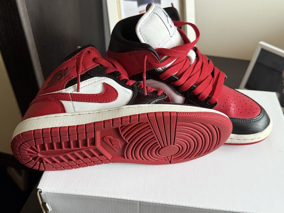 Adidasi AIR JORDAN 1 Mid