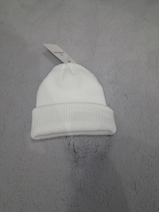 Caciula Moncler alba