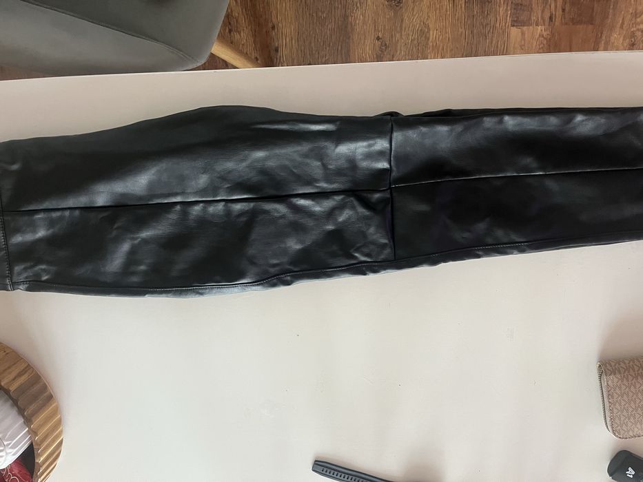 Дамски кожен панталон размер M