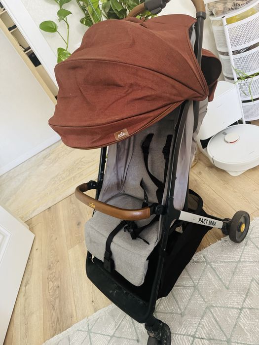 Продам коляску Joie