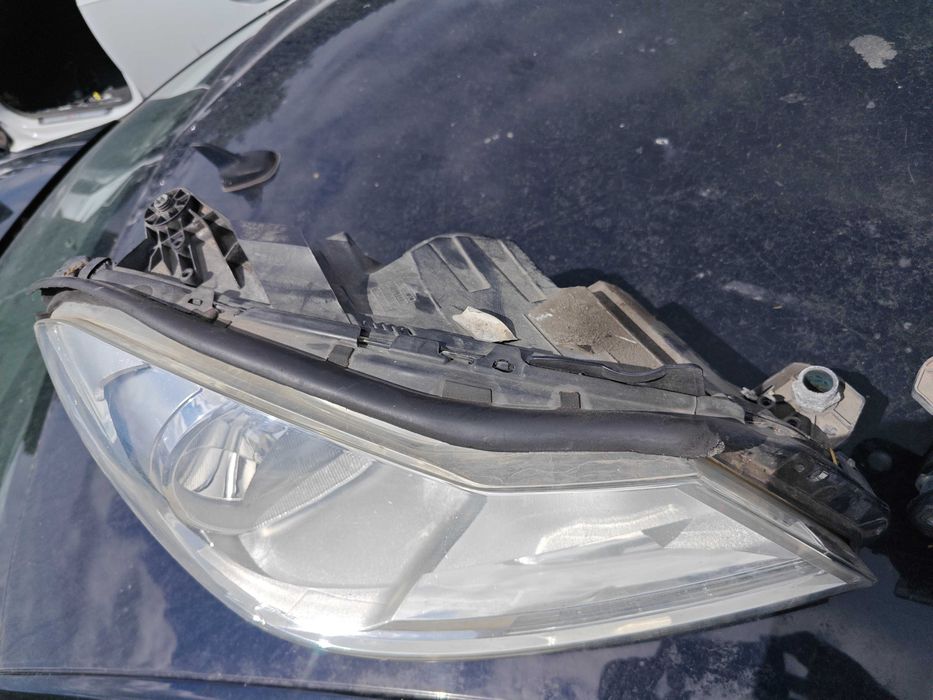 Обикновенни Фарове с крушка Mercedes W204 C class Facelift фар