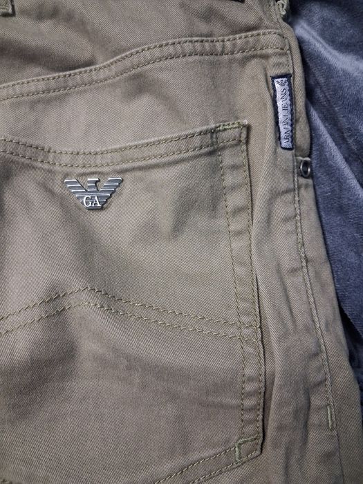 Vand pantaloni Armani jeans