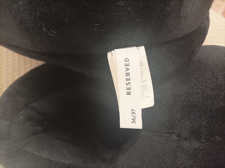 Продавам пантофи за момиче