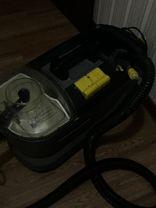 Пылесос для химчистки  puzzi 10/1